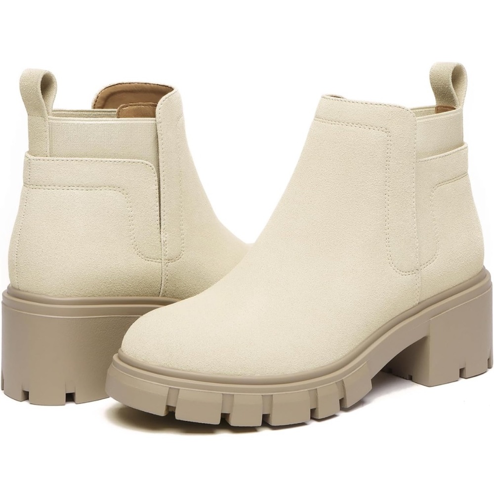NIB Women’s Suede Platform Chelsea Boots
